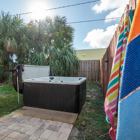 Heart of the Waves: Beachside 3BR Retreat with Hot Tub Melbourne Exterior photo