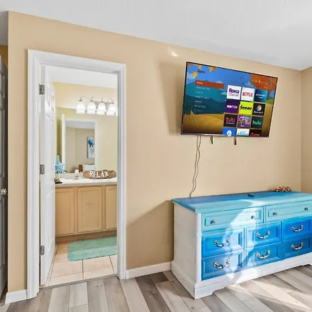 Heart of the Waves: Beachside 3BR Retreat with Hot Tub Melbourne Exterior photo