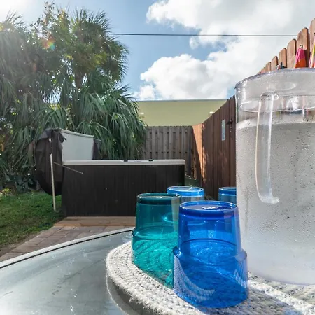 Heart of the Waves: Beachside 3BR Retreat with Hot Tub Melbourne Exterior photo
