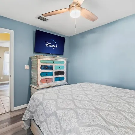 Heart of the Waves: Beachside 3BR Retreat with Hot Tub Melbourne Exterior photo