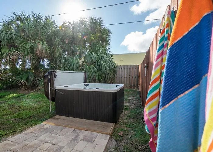 Heart Of The Waves - 3Br & 2Ba Beach Retreat - New Hot Tub - Outside Patio With Grill & Seating, Steps To Fun!