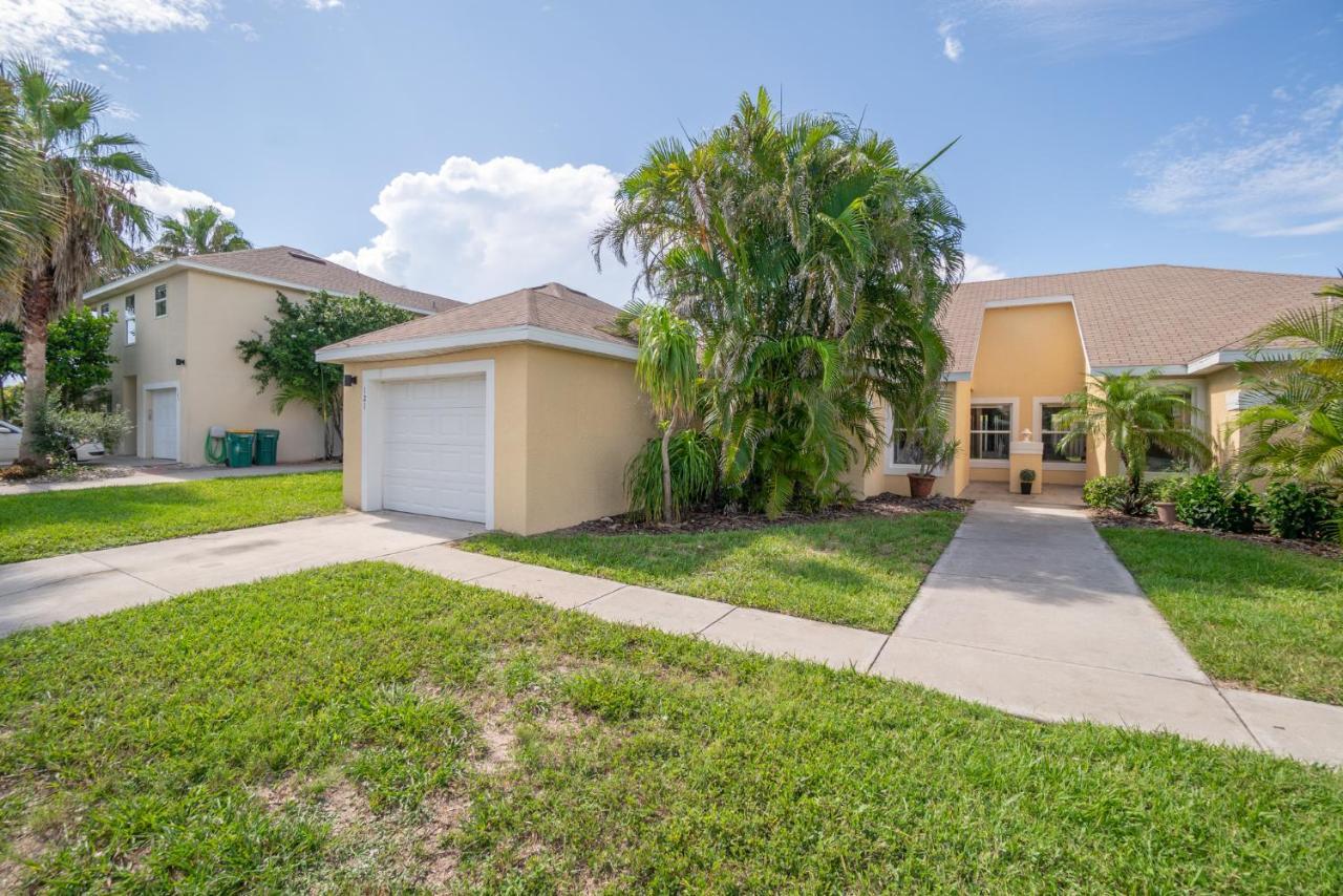 Heart Of The Waves: Beachside 3br Retreat With Hot Tub