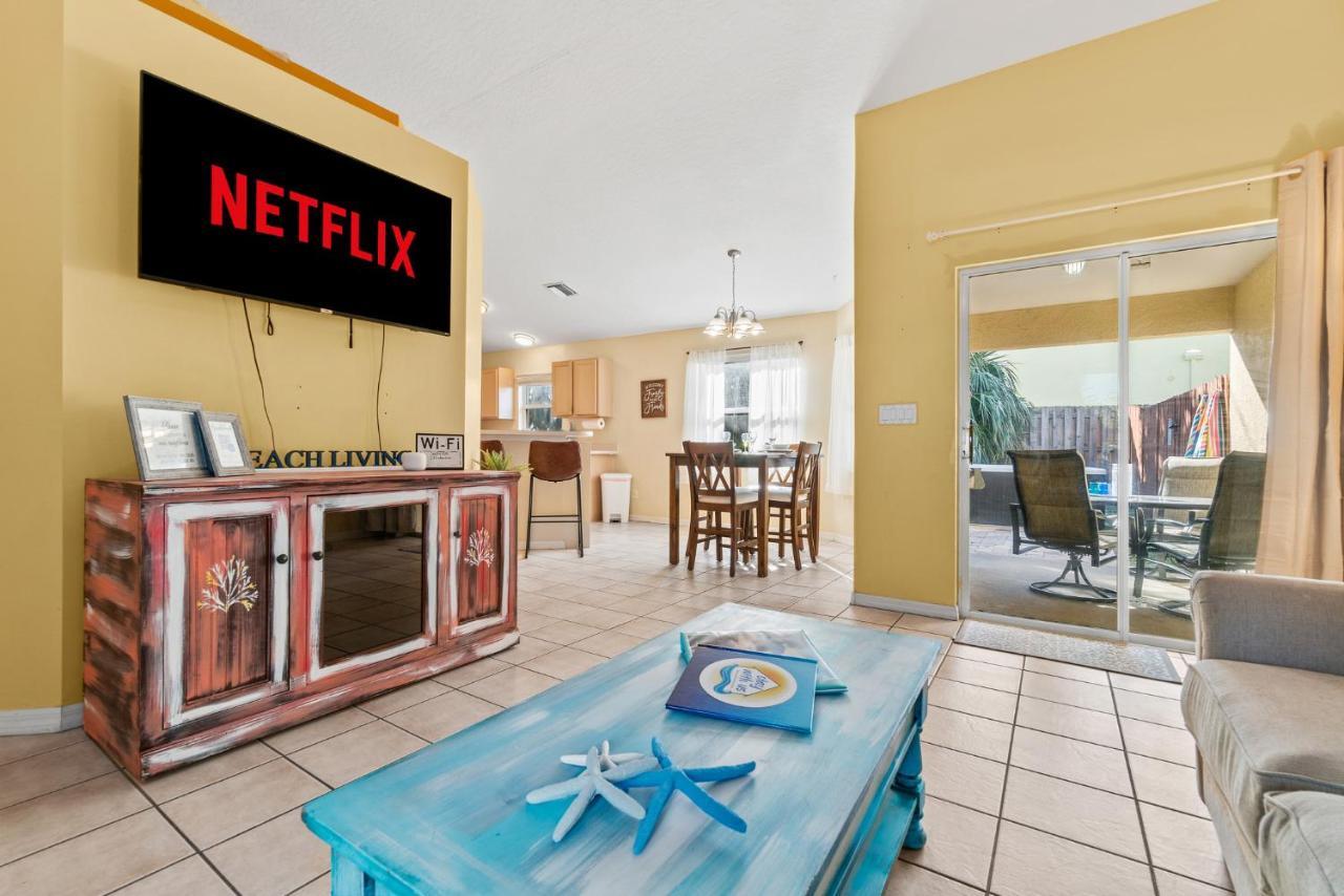 Heart Of The Waves: Beachside 3br Retreat With Hot Tub Holiday home Melbourne