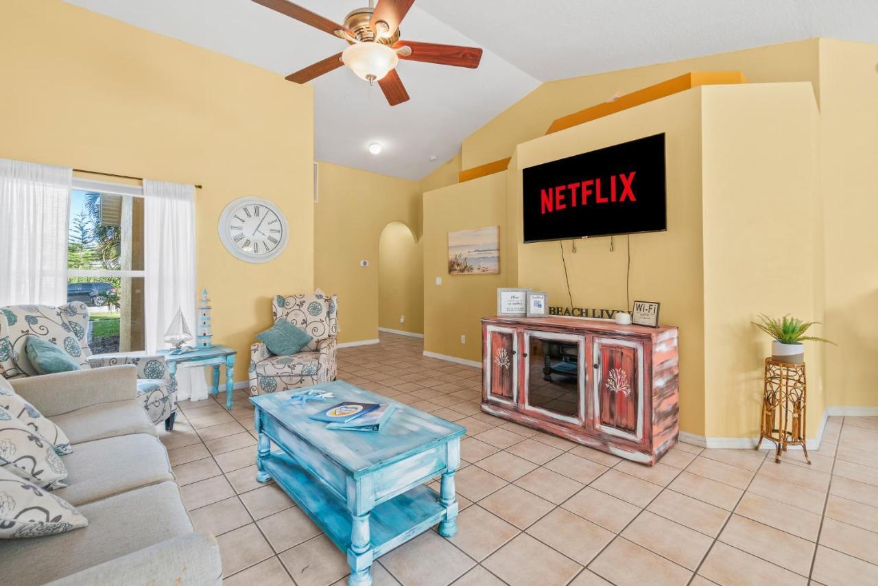 Heart Of The Waves: Beachside 3br Retreat With Hot Tub