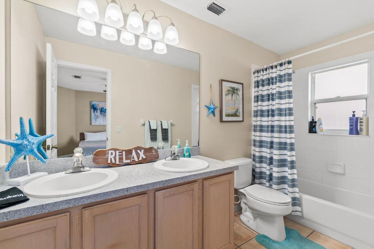 Heart Of The Waves: Beachside 3br Retreat With Hot Tub