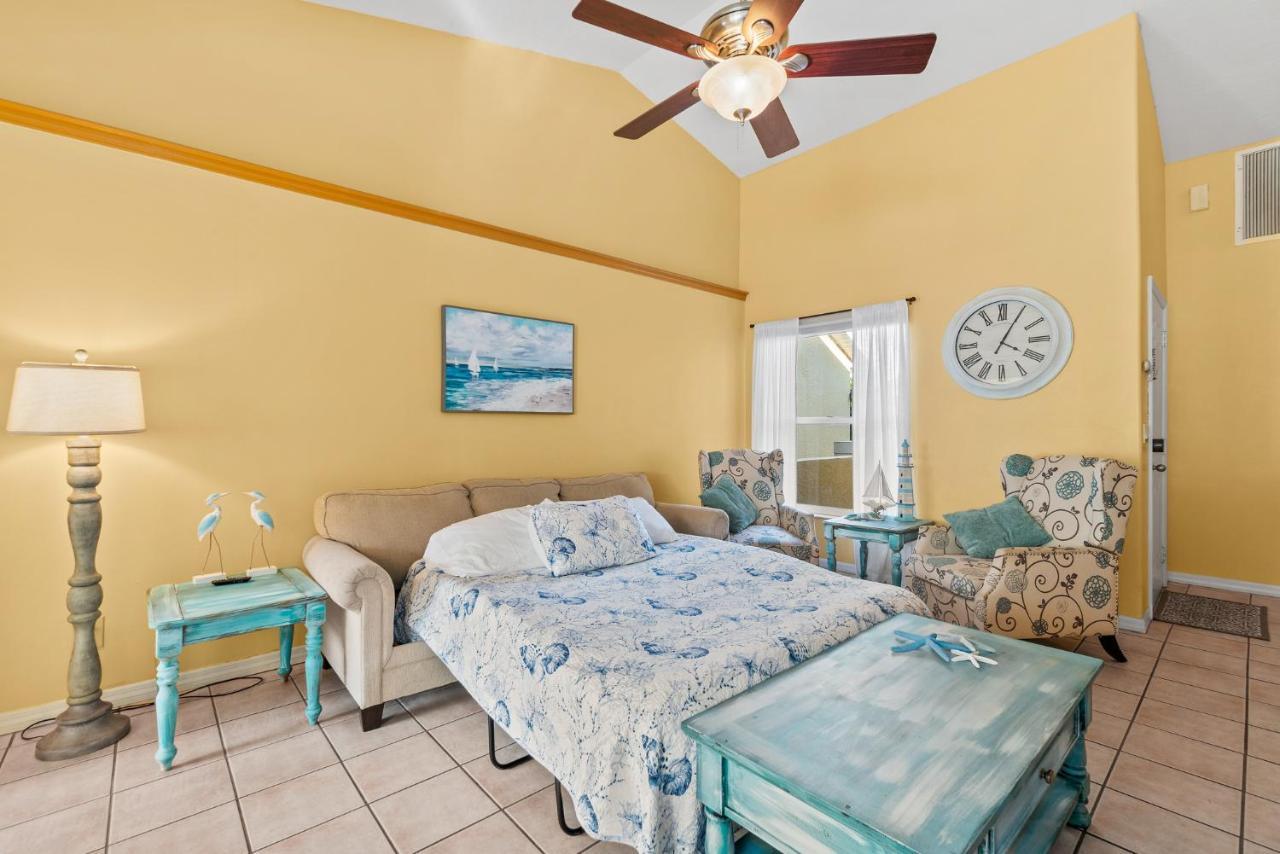 Holiday home Heart Of The Waves: Beachside 3br Retreat With Hot Tub Melbourne