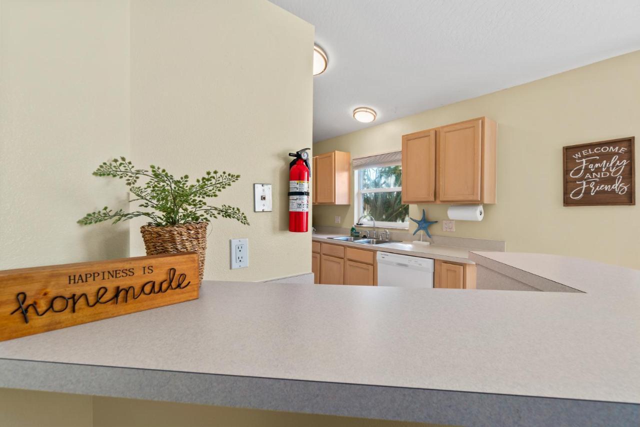 Heart Of The Waves: Beachside 3br Retreat With Hot Tub Holiday home