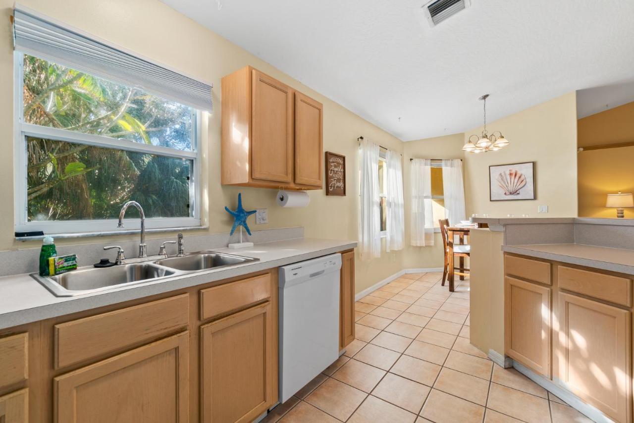 Heart Of The Waves: Beachside 3br Retreat With Hot Tub *