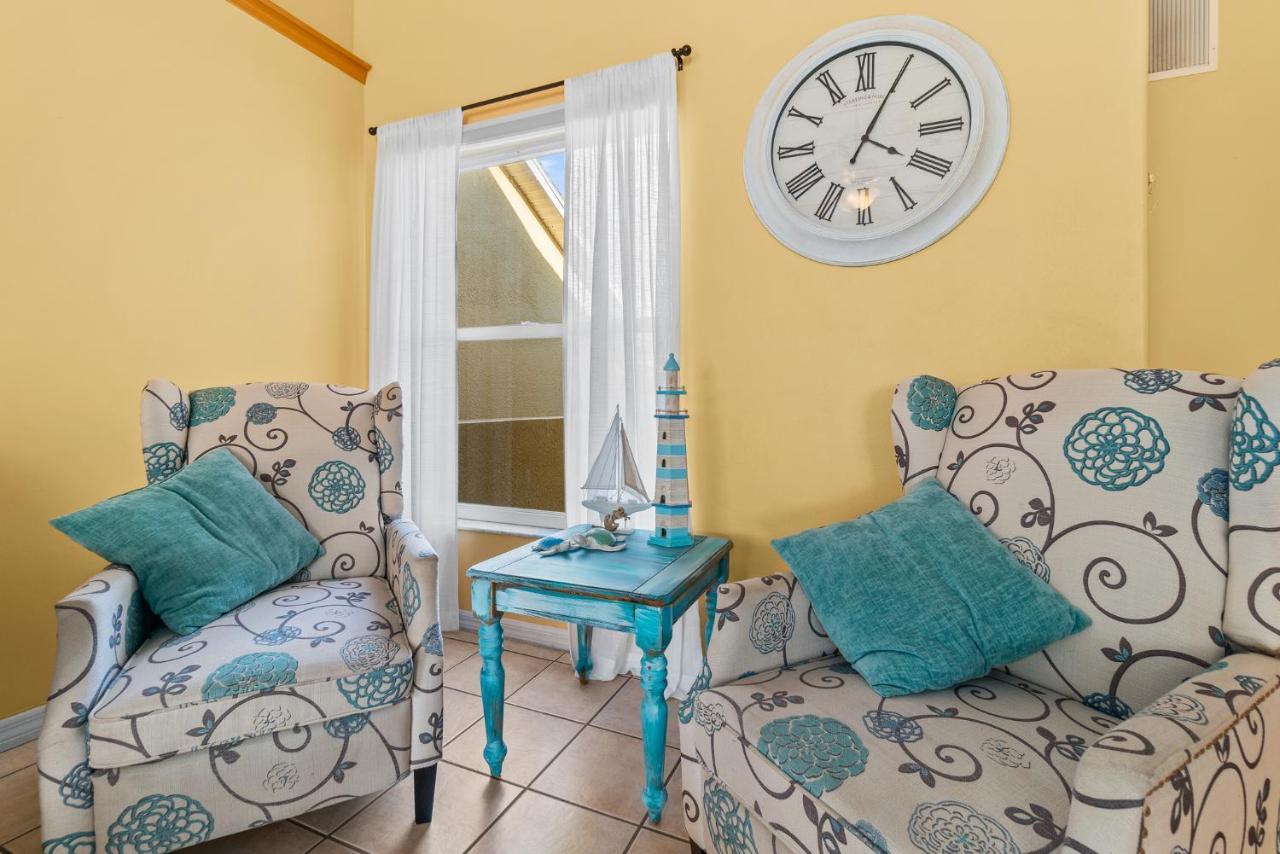 Heart Of The Waves: Beachside 3br Retreat With Hot Tub *